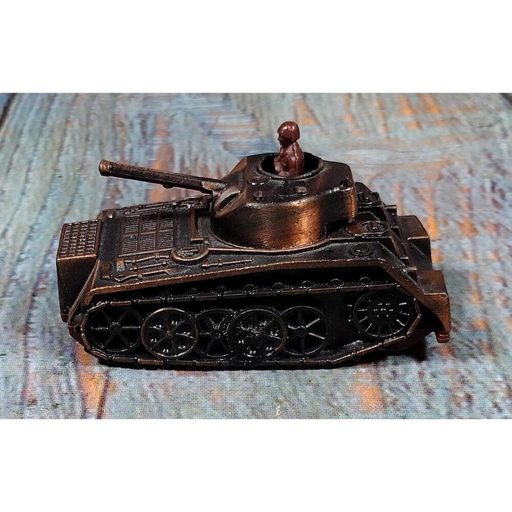 Tank Manual Pencil Sharpener - Bronze - Picture 5 of 12